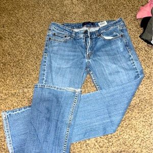 Womens Levi’s blue jeans 518-jeans